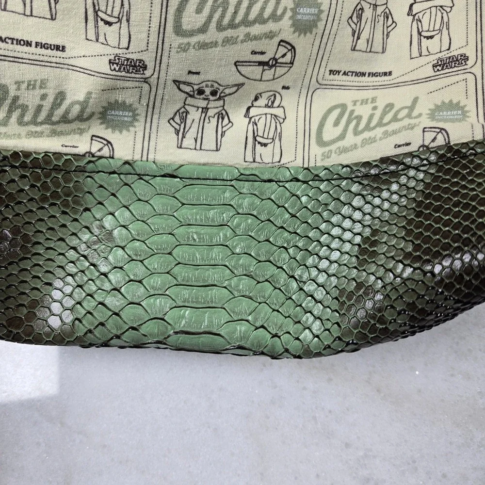 Star Wars The Child Grogu Drawstring Backpack Green Snakeskin Baby Yoda